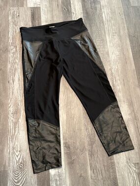 VOGO Athletica Black High-Waist Performance Leggings (size medium)